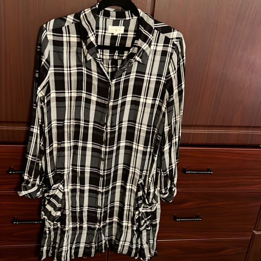 Lou & Grey large flowing plaid dress button down.